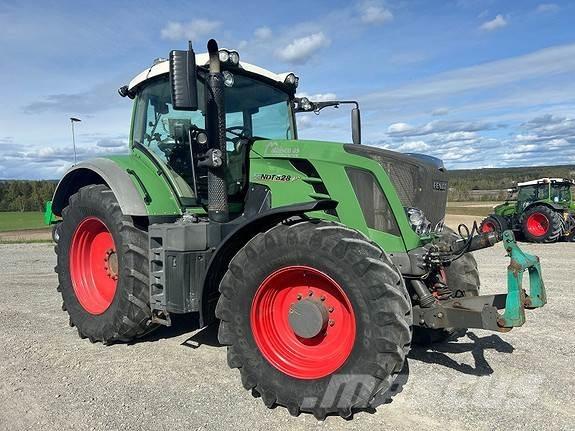 Fendt 828 Vario Tractoren