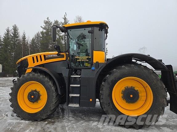 JCB Fastrac 8330 Tractoren