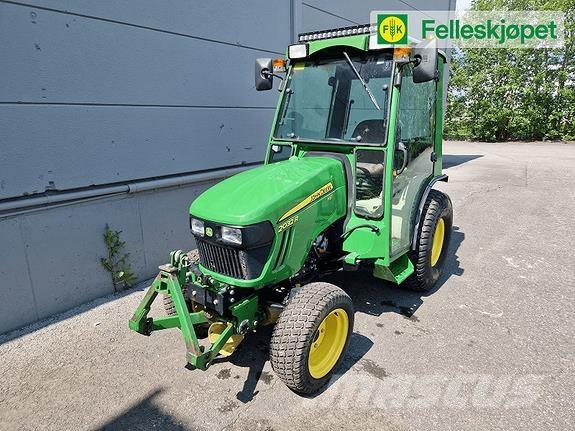 John Deere 2032R Tractoren