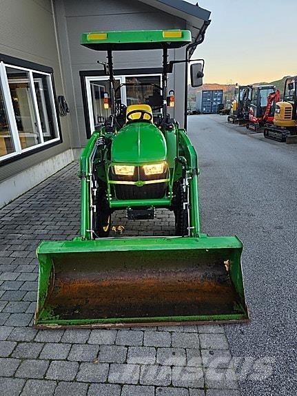 John Deere 3038E Tractoren