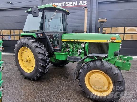John Deere 4230 Tractoren