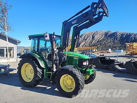 John Deere 5100 R Tractoren