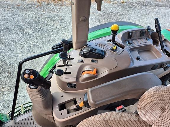 John Deere 6110MC Tractoren