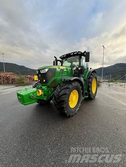 John Deere 6215R Tractoren