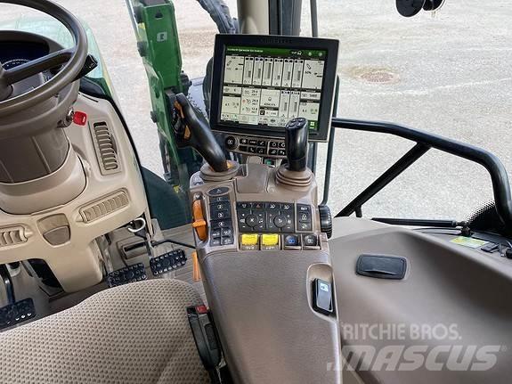 John Deere 6215R Tractoren