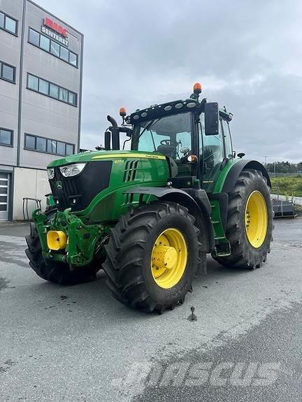 John Deere 6215R Tractoren