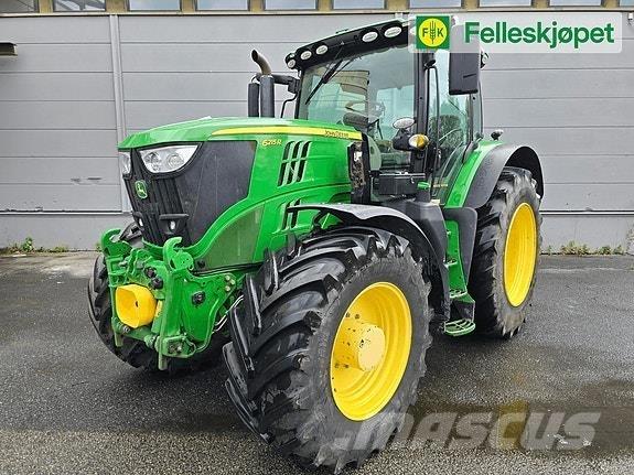 John Deere 6215R Tractoren