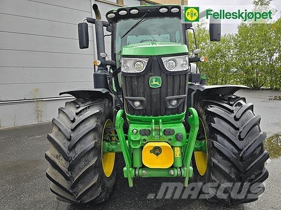 John Deere 6215R Tractoren