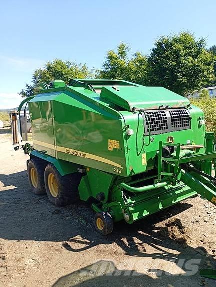 John Deere 744 Ronde-balenpersen