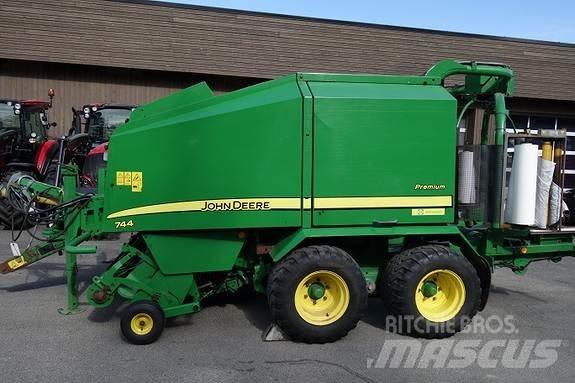 John Deere 744 744 Ronde-balenpersen