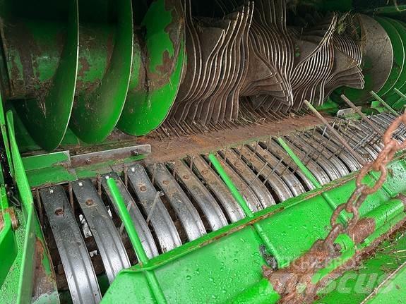 John Deere C440R Ronde-balenpersen
