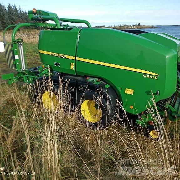 John Deere C441R Ronde-balenpersen