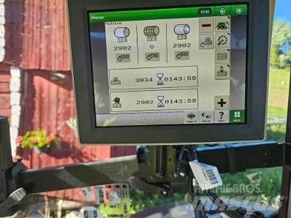 John Deere C441R Ronde-balenpersen
