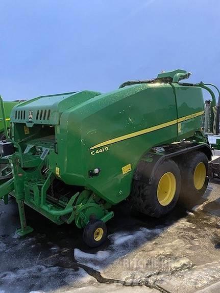 John Deere C441R Ronde-balenpersen