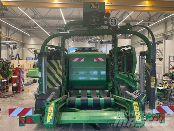 John Deere C441R Ronde-balenpersen