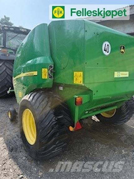 John Deere F440R Ronde-balenpersen