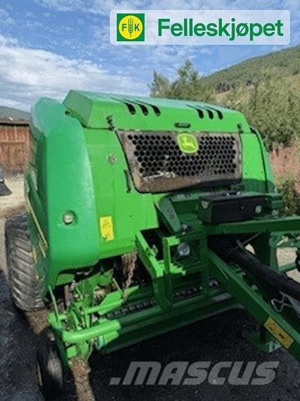 John Deere F440R Ronde-balenpersen