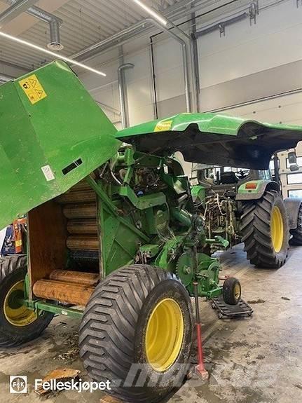 John Deere F441 Ronde-balenpersen
