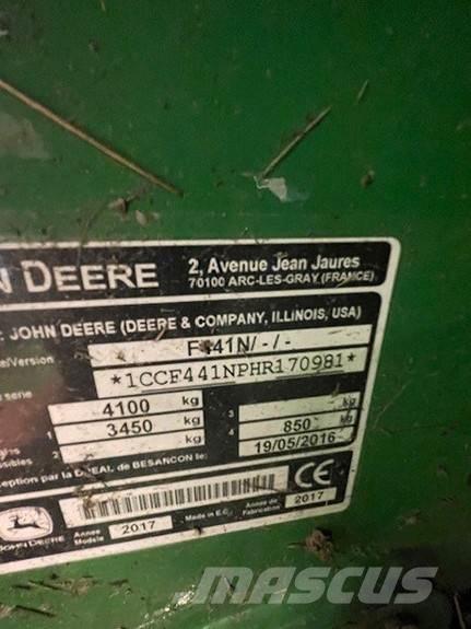 John Deere F441 Ronde-balenpersen