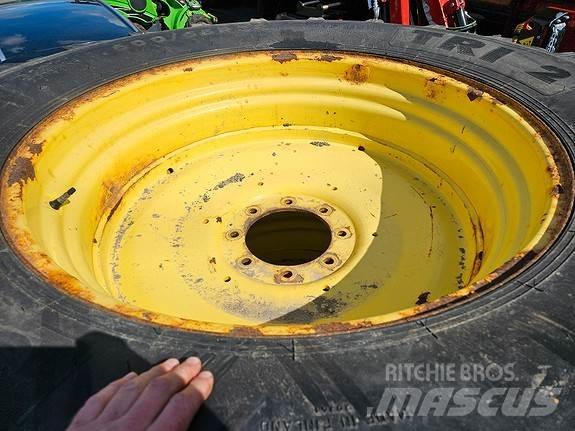 John Deere NOKIAN Tractoren