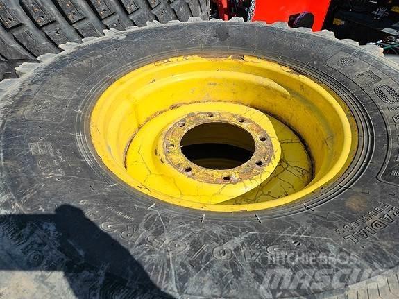 John Deere NOKIAN Tractoren
