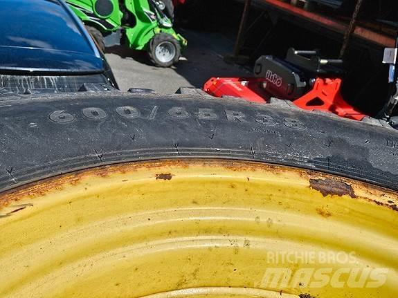 John Deere NOKIAN Tractoren