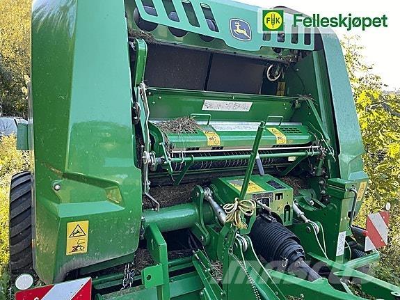 John Deere V451r Ronde-balenpersen