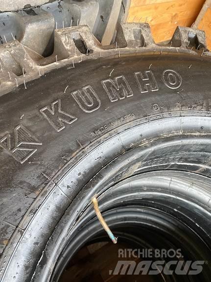 Kumho 10.00-20 Banden, wielen en velgen