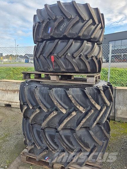 Mitas  Banden, wielen en velgen