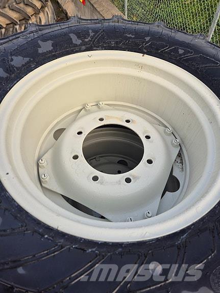 Mitas  Banden, wielen en velgen