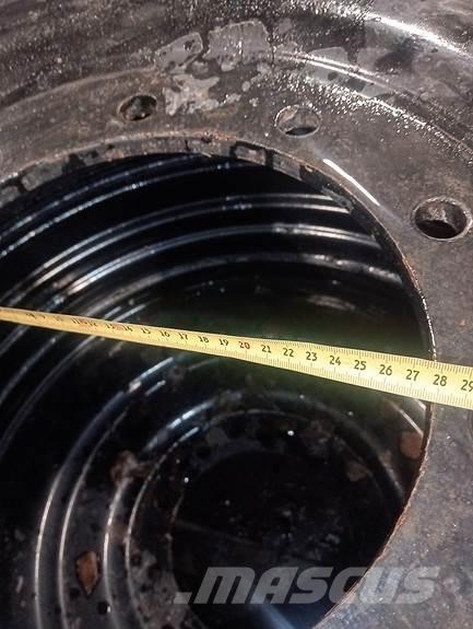 Nokian  Banden, wielen en velgen