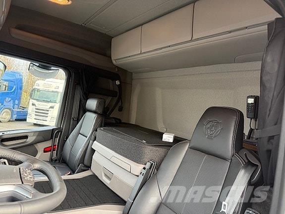 Scania P340 Bakwagens met gesloten opbouw