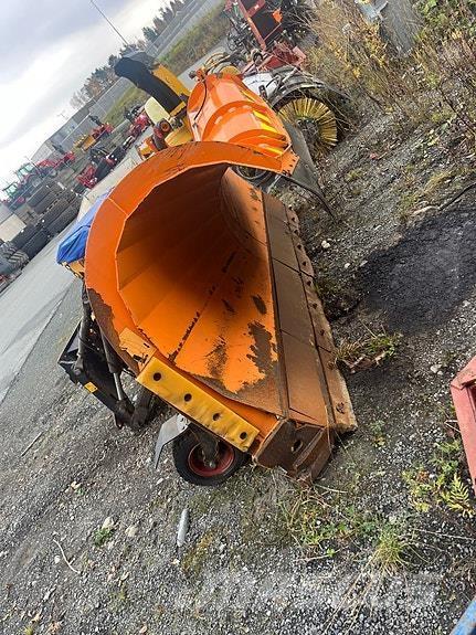 Tellefsdal K-70 Sneeuwschuivers en -ploegen