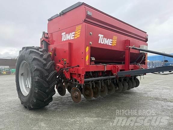 Tume HKL 2500 Mestverspreider