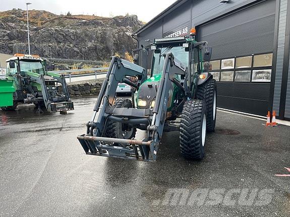 Valtra A83 Tractoren