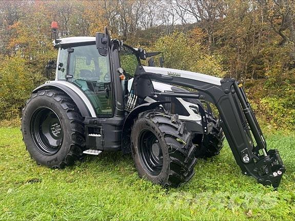 Valtra G135A Tractoren