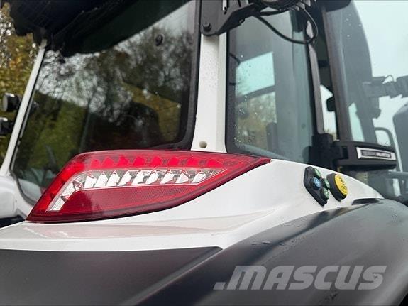 Valtra G135A Tractoren