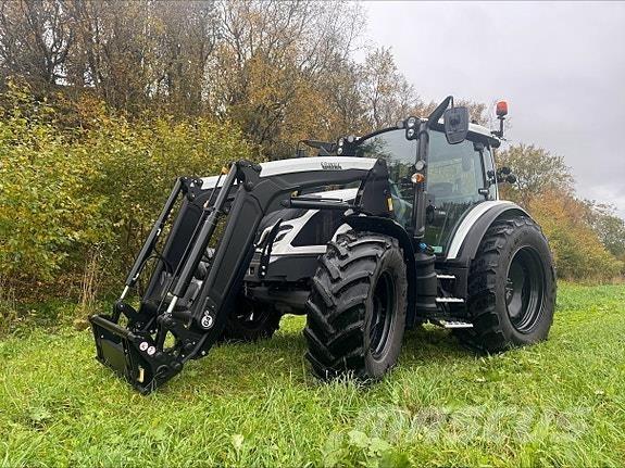 Valtra G135A Tractoren