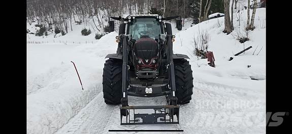 Valtra N134D Tractoren