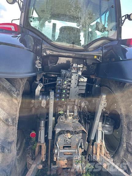 Valtra T 214 Tractoren