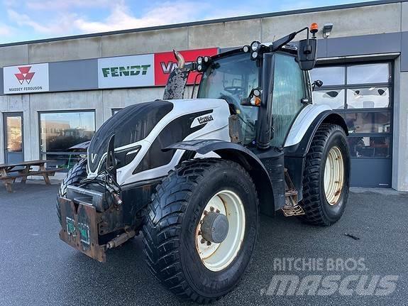 Valtra T174 Versu Tractoren