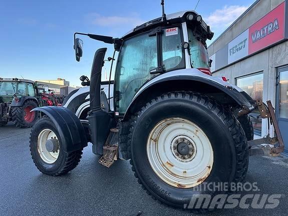 Valtra T174 Versu Tractoren