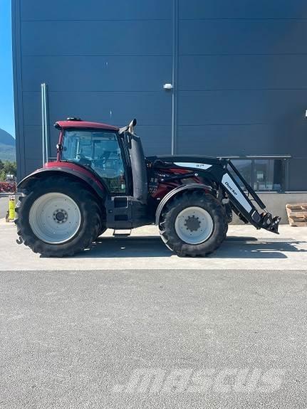 Valtra T214 Tractoren