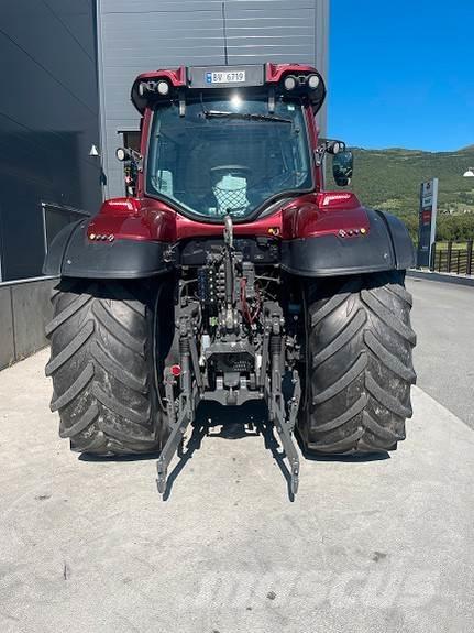 Valtra T214 Tractoren