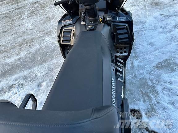 Yamaha Viking 5 Sneeuwscooters