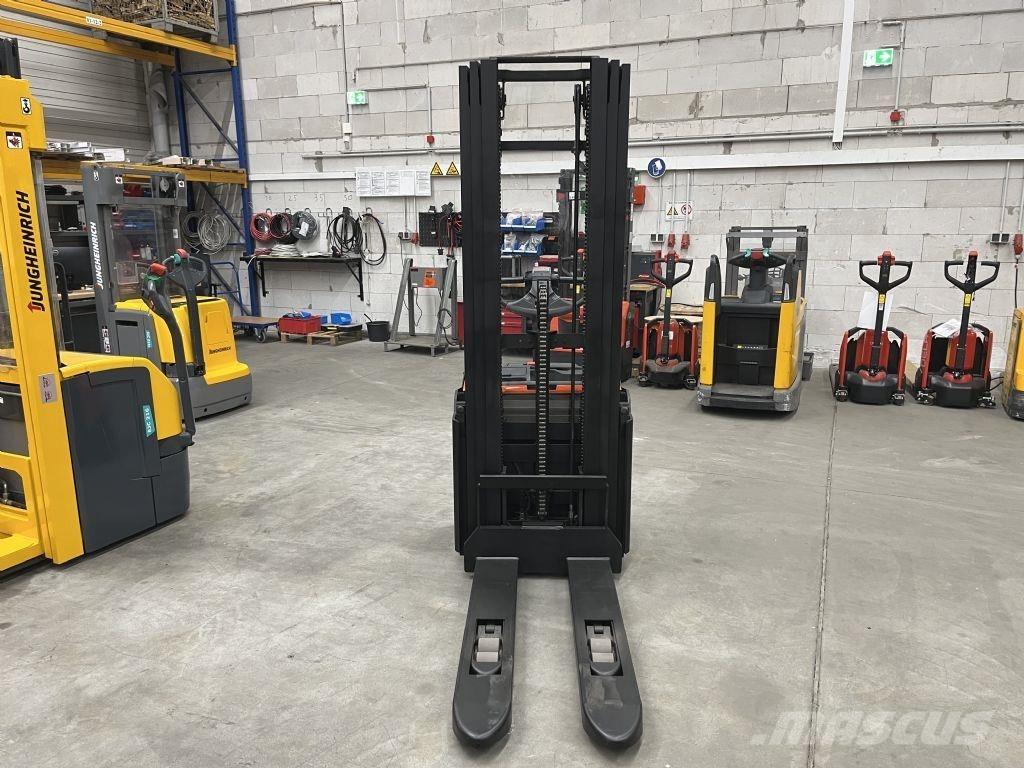 BT SWE 120 L Meeloop stapelaar