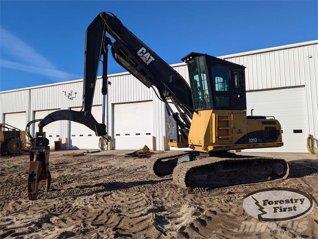 CAT 320D FM Boomstamladers