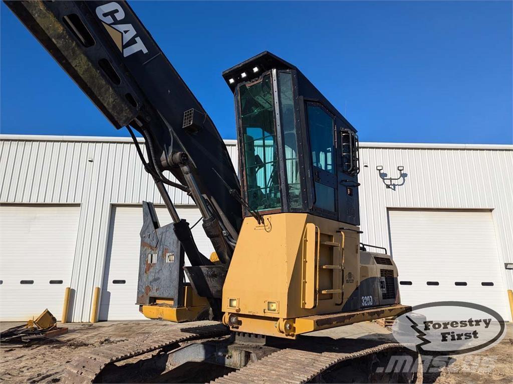CAT 320D FM Boomstamladers