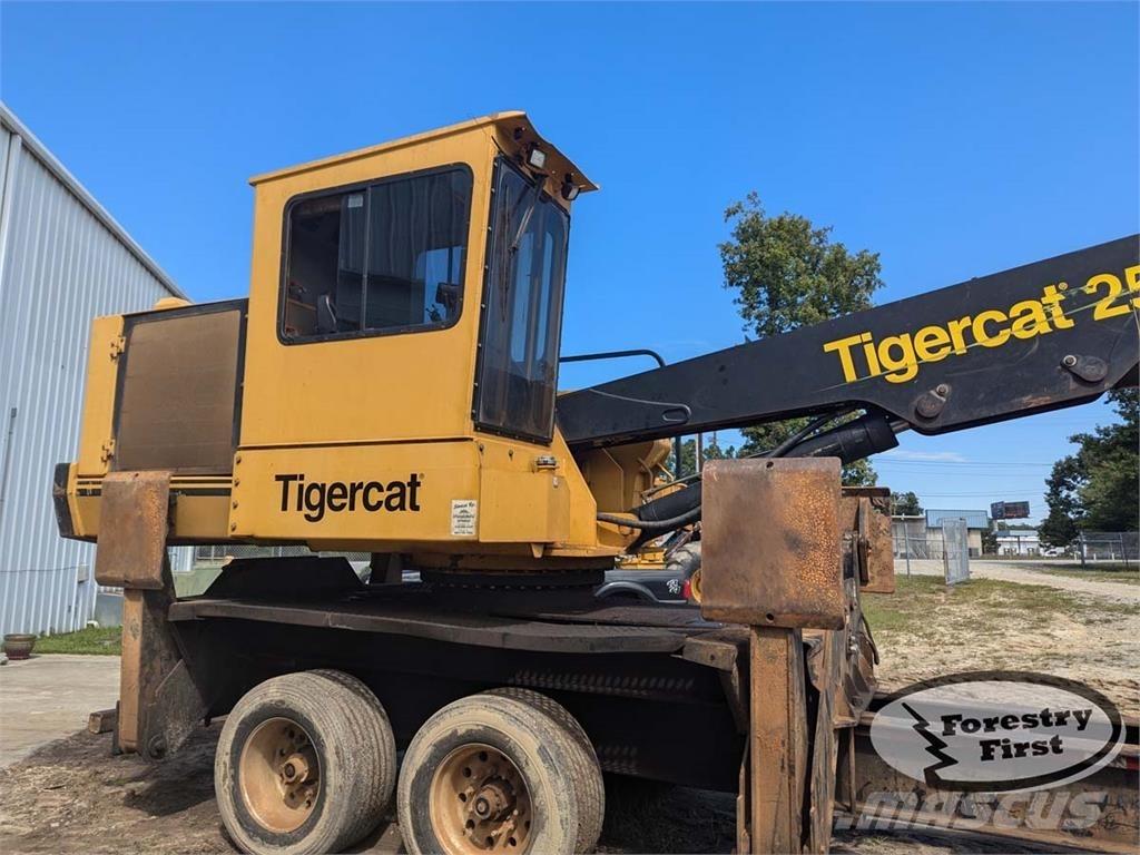 Tigercat 250D Boomstamladers