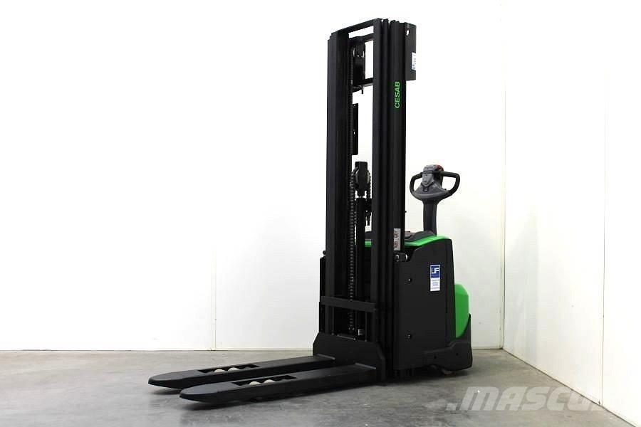 Cesab S 212 L / 450 Meeloop stapelaar
